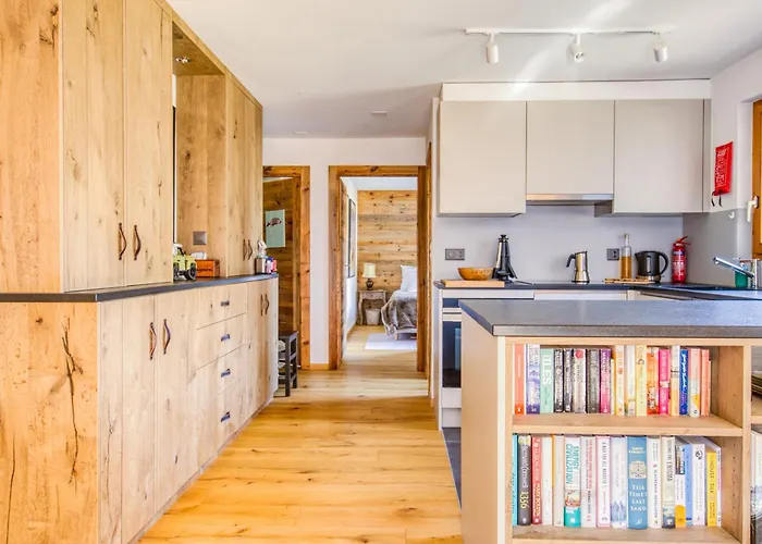 Cosy Flat Steps To Cable Car